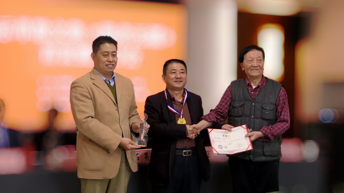 张富英荣获第11届人人文学奖最佳编辑奖，2022年度网络文学奖颁