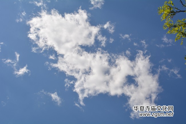 太原南山寺吉祥普佛法会天空现万朵祥云 太原南山寺吉祥普佛法会天空现万朵祥云
