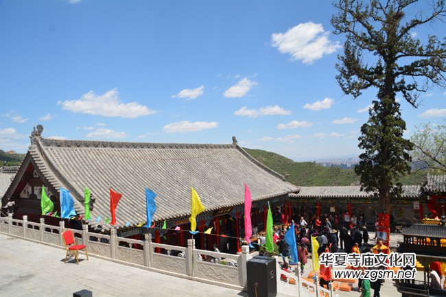 太原南山寺吉祥普佛法会天空现万朵祥云