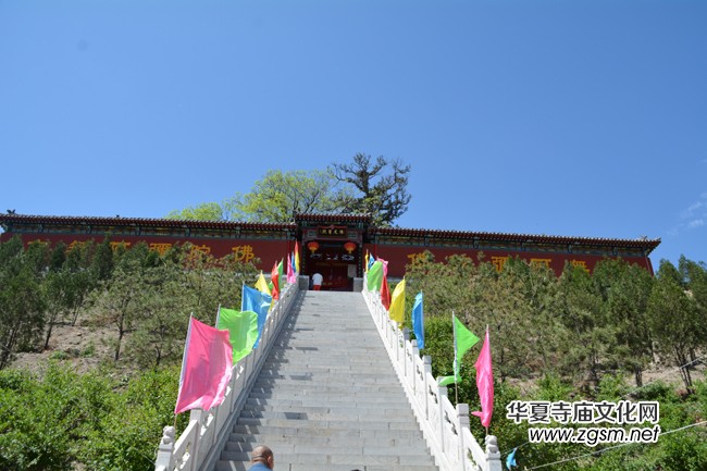 太原南山寺吉祥普佛法会天空现万朵祥云