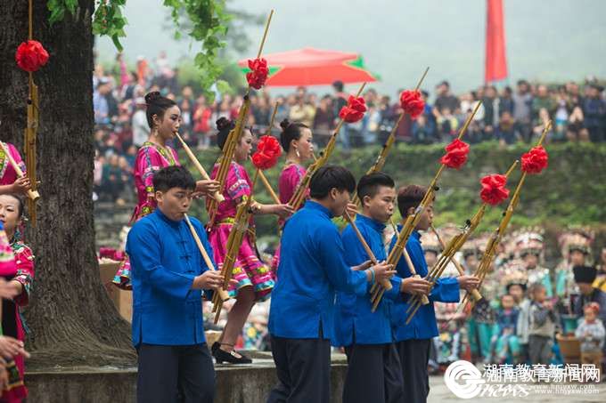 凤凰职中:传承非遗 芦笙歌舞惊艳“四月八”