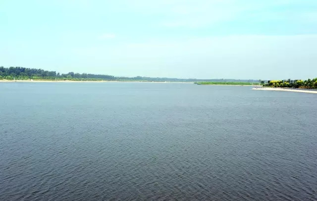 鄢陵鹤鸣湖畔景色美