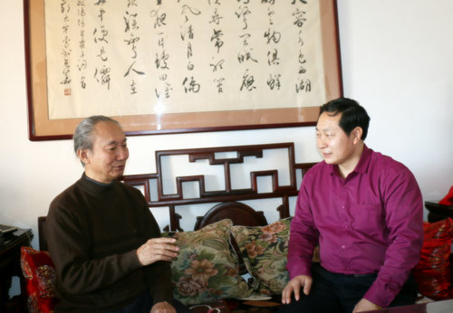 严太平：翰墨警魂路 潇洒写人生