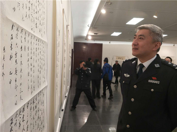 贵州：179件书画摄影作品扮靓“林城警营”