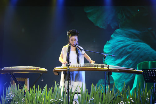 歌手王炫凝古筝弹唱音乐会在北京举行