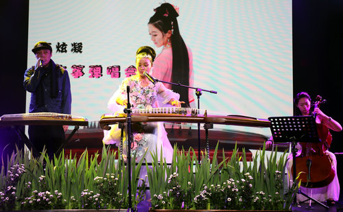 歌手王炫凝古筝弹唱音乐会在北京举行