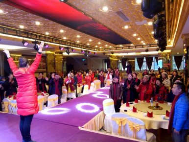 重庆涪陵：乌木文化研究会自编自导自演迎春联欢会