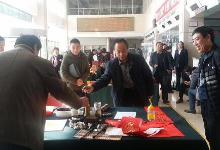 聊城市直书画家协会来中国人民银行聊城分行“百联迎春”大型活动 聊城市直书画家协会来中国人民银行聊城分行“百联迎春”大型活动