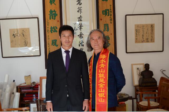 高菲——左笔凌空悬书第一人 高菲——左笔凌空悬书第一人