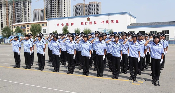 不畏烈日酷暑 锻造精兵强将—东营金盾司法学校召开2018级提前批学员军训汇报展示