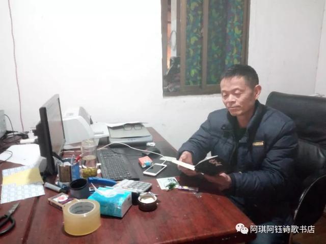 感动|贵州80后北漂诗人 十日六千里走单骑 只为带遇害父亲回故乡 感动|贵州80后北漂诗人 十日六千里走单骑 只为带遇害父亲回故乡