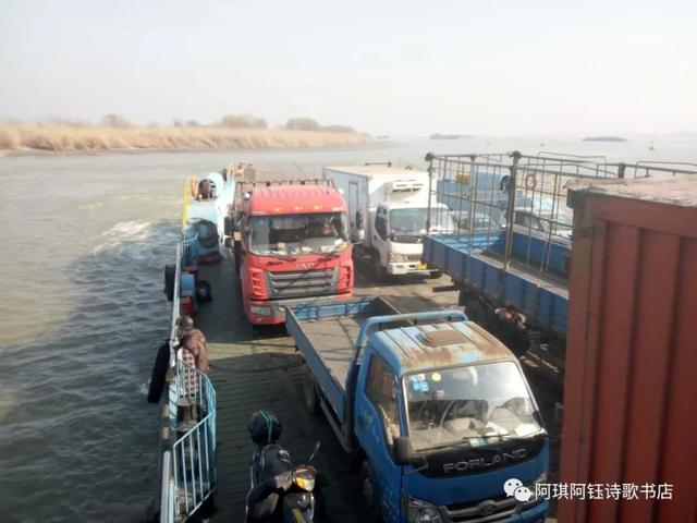 感动|贵州80后北漂诗人 十日六千里走单骑 只为带遇害父亲回故乡 感动|贵州80后北漂诗人 十日六千里走单骑 只为带遇害父亲回故乡