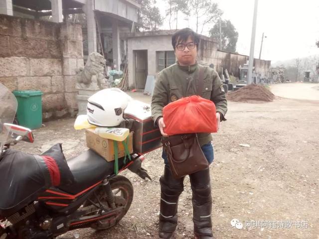 感动|贵州80后北漂诗人 十日六千里走单骑 只为带遇害父亲回故乡