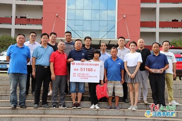 萍乡“爱心记者”坚守9年奔跑公益路 用大爱为贫弱群众撑起艳阳天