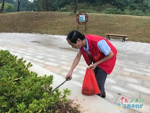 萍乡“爱心记者”坚守9年奔跑公益路 用大爱为贫弱群众撑起艳阳天