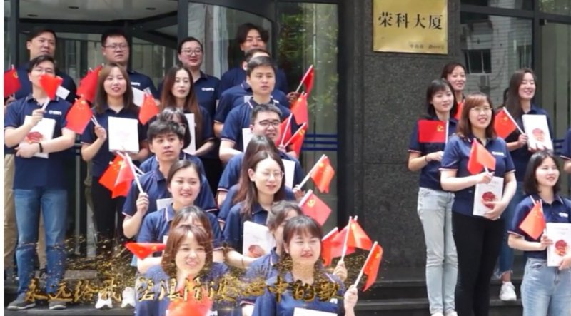 《我和我的祖国——中华人民共和国成立七十周年歌曲精选》出版 《我和我的祖国——中华人民共和国成立七十周年歌曲精选》出版