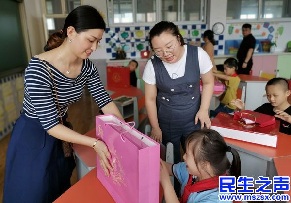 “圣锦缘”爱心人士给柯桥区育才学校“星孩”孩子送去关怀和温暖