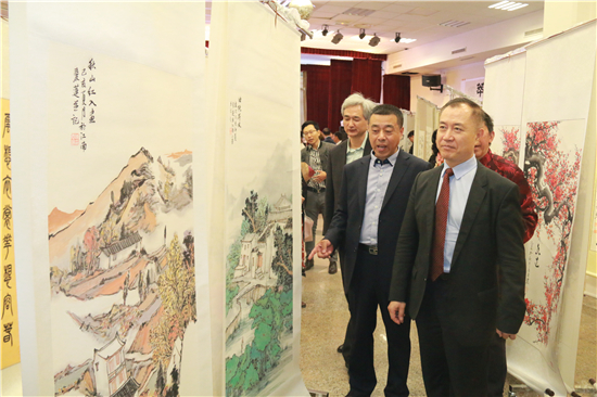 庆祝中法建交55周年暨“飞驰环球”书画名家巴黎邀请展在巴黎开幕