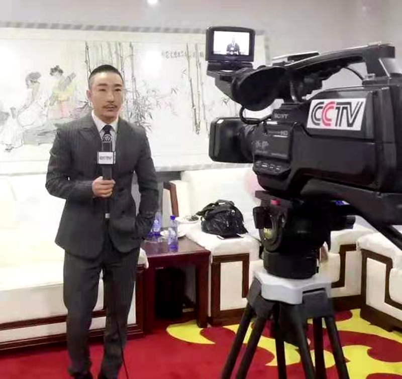 歌唱家齐航荣获“年度榜样人物”光荣称号