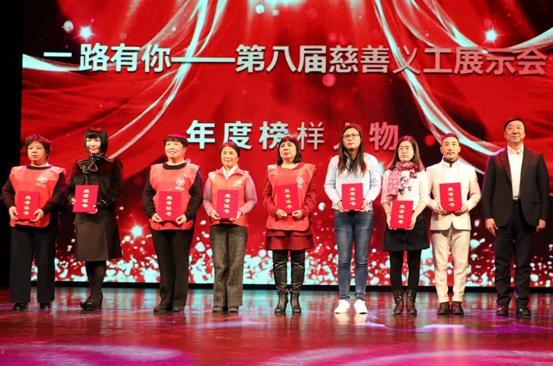 歌唱家齐航荣获“年度榜样人物”光荣称号