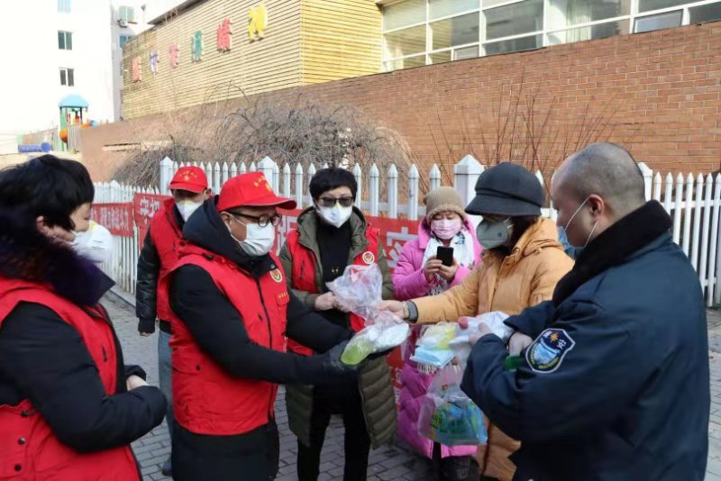 本溪博爱之家团队为市儿童福利院送防疫品