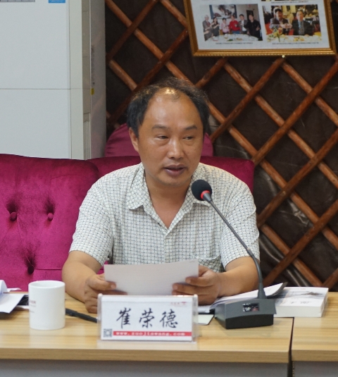 胡杨礼赞——致最美乡村教师崔荣德