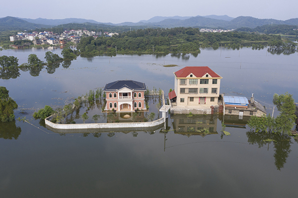 外洪内涝 江西鄱阳湖沿岸村镇变泽国 外洪内涝 江西鄱阳湖沿岸村镇变泽国
