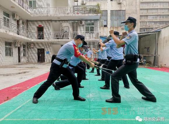 郑州乘警五大队：结合纪律作风教育整顿活动开展实战化大练兵活动