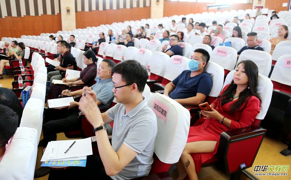 2020首届未来教育论坛在绵阳举行 探讨AI技术助力新高考