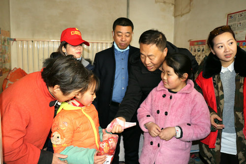 河北顺平县爱心助困公益行在大悲乡举行