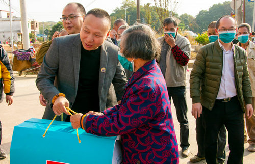 汇能科技向抗疫代表颁奖仪式在教育春晚举行