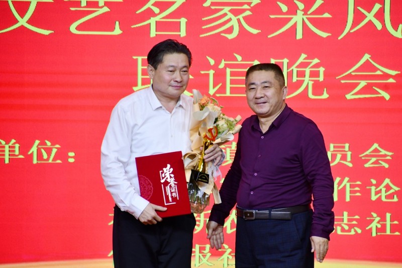 中国文艺名家“品读大美赣鄱 放歌万年石镇”采风系列活动举办 中国文艺名家“品读大美赣鄱 放歌万年石镇”采风系列活动举办