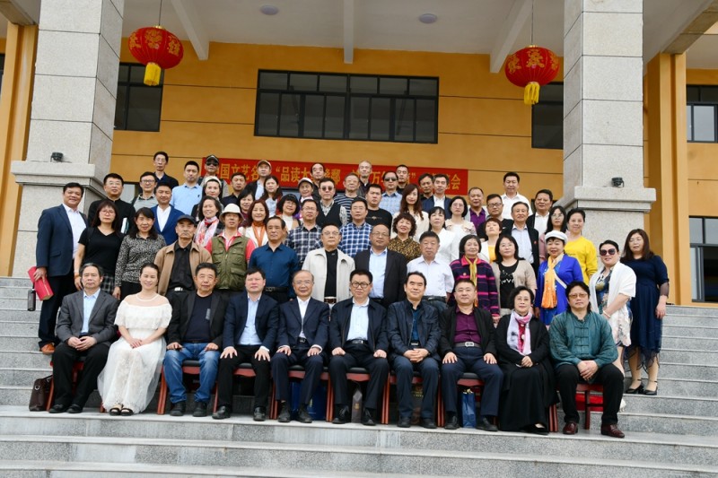 中国文艺名家“品读大美赣鄱 放歌万年石镇”采风系列活动举办 中国文艺名家“品读大美赣鄱 放歌万年石镇”采风系列活动举办