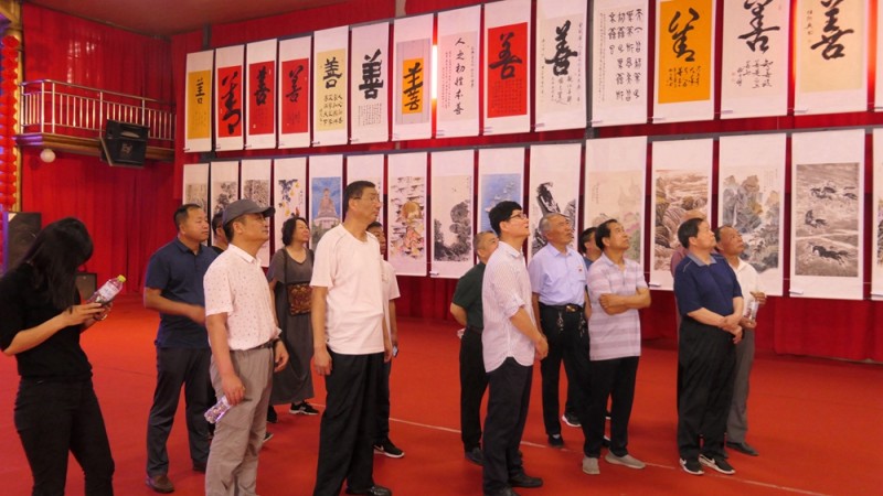 任家庄:小山村举办全球善文化书画展 任家庄:小山村举办全球善文化书画展