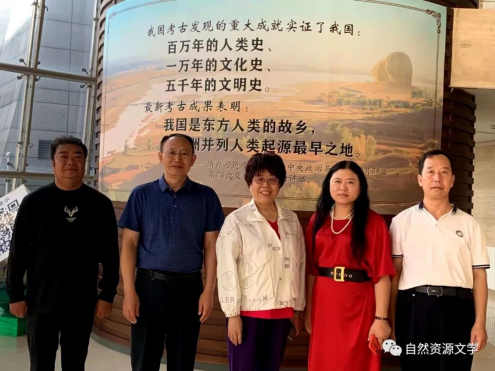 周习纪实文学《碧海金滩北戴河》出版发行 周习纪实文学《碧海金滩北戴河》出版发行