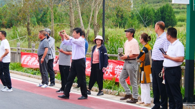 中华靳氏部分书画名家南太行写生创作暨第四届艺术研讨会在王莽岭三宝山庄举行 中华靳氏部分书画名家南太行写生创作暨第四届艺术研讨会在王莽岭三宝山庄举行