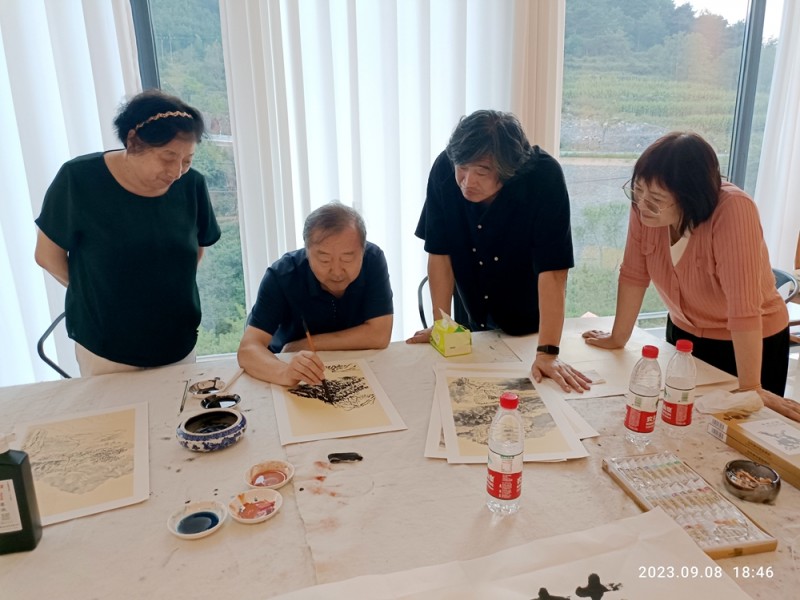 中华靳氏部分书画名家南太行写生创作暨第四届艺术研讨会在王莽岭三宝山庄举行 中华靳氏部分书画名家南太行写生创作暨第四届艺术研讨会在王莽岭三宝山庄举行