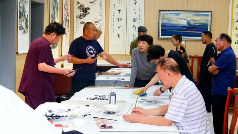 中华靳氏部分书画名家南太行写生创作暨第四届艺术研讨会在王莽岭三宝山庄举行 中华靳氏部分书画名家南太行写生创作暨第四届艺术研讨会在王莽岭三宝山庄举行