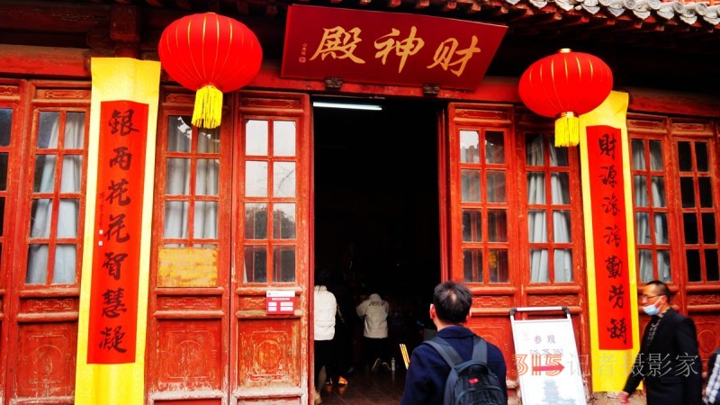 “辰龙闹春”——红红火火的红灯笼 “辰龙闹春”——红红火火的红灯笼
