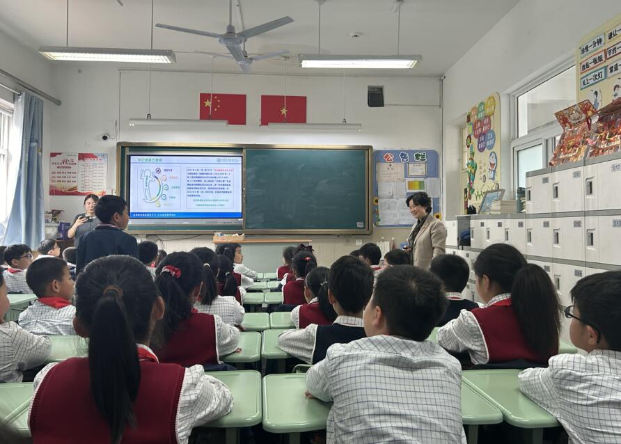 “至爱齐鲁 关爱健康”志愿服务系列活动走进山东大学附属中学(小学部) “至爱齐鲁 关爱健康”志愿服务系列活动走进山东大学附属中学(小学部)