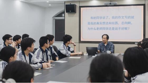 诗人作家、书法家靳新国谈写作的奥秘
