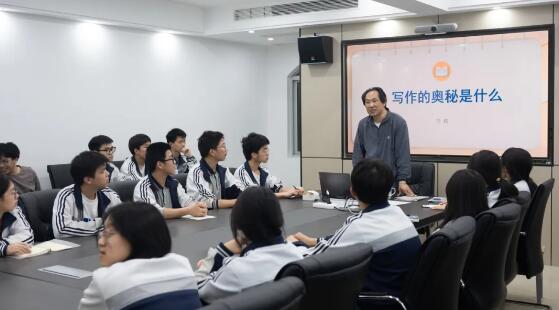 诗人作家、书法家靳新国谈写作的奥秘
