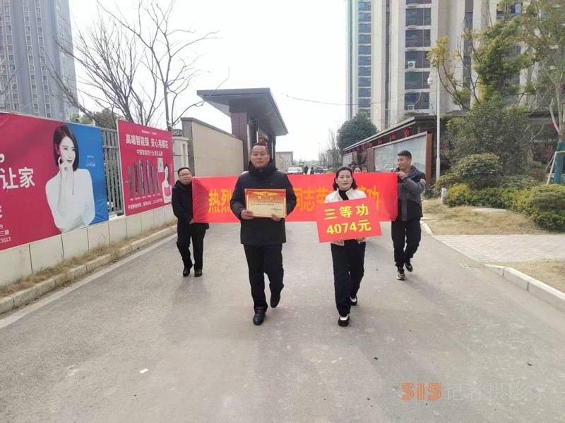 邳州市官湖镇开展走访慰问父子两代军人家庭、立功军人家属活动 邳州市官湖镇开展走访慰问父子两代军人家庭、立功军人家属活动