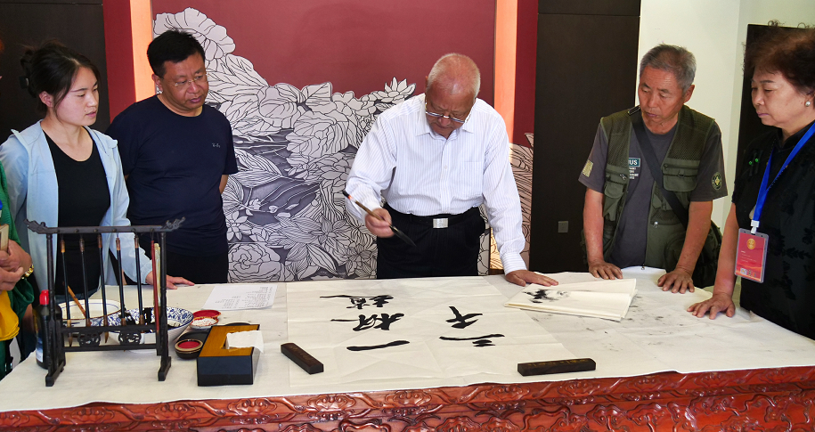 “品读千年古都,放歌赵王集团” 中国文艺名家走进河北邯郸采风系列活动成功举办 “品读千年古都,放歌赵王集团” 中国文艺名家走进河北邯郸采风系列活动成功举办