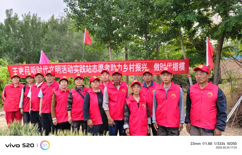 德州保店镇:志愿红助力黄桃基地疏果 共绘乡村振兴新图景 德州保店镇:志愿红助力黄桃基地疏果 共绘乡村振兴新图景
