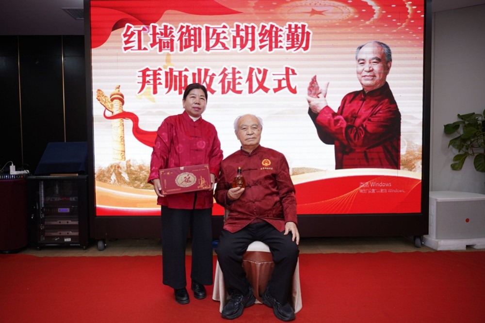 山西杏花国宾酒业携手红墙御医胡维勤,共促养生酒文化传承创新 山西杏花国宾酒业携手红墙御医胡维勤,共促养生酒文化传承创新