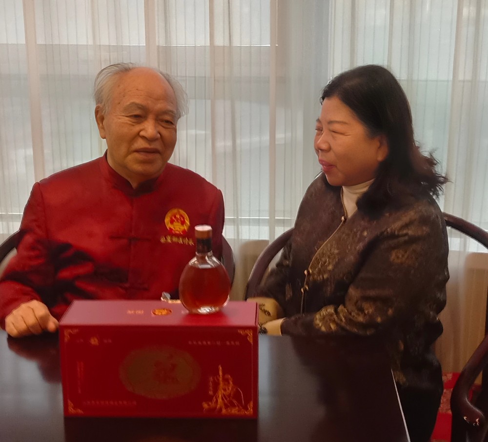 山西杏花国宾酒业携手红墙御医胡维勤,共促养生酒文化传承创新 山西杏花国宾酒业携手红墙御医胡维勤,共促养生酒文化传承创新