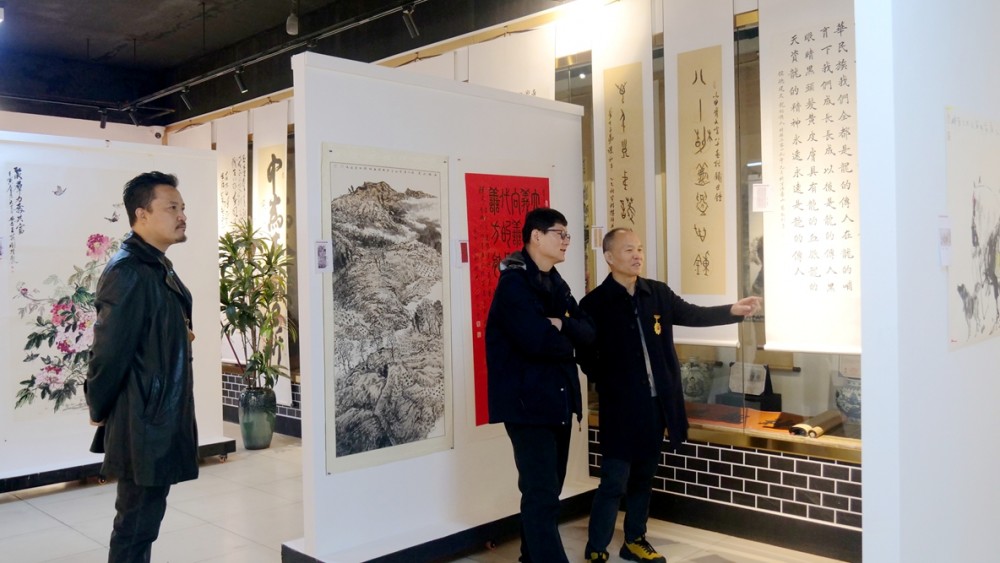 笔墨铸史 精神永续 纪念中国人民抗日战争暨世界反法西斯战争胜利 80 周年名家书画展在京隆重开幕