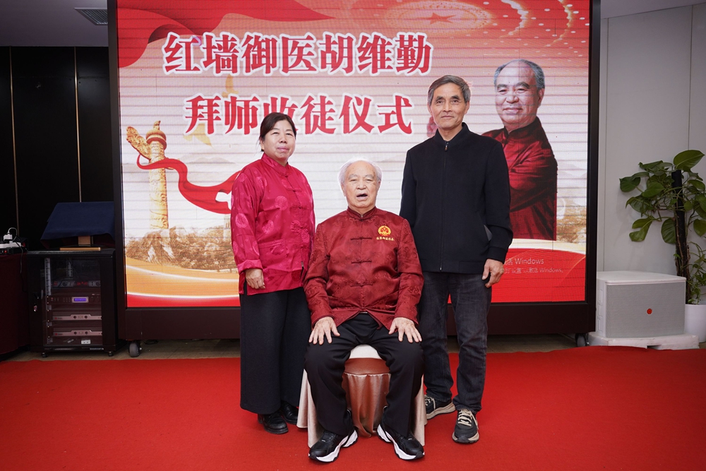 山西杏花国宾酒业携手红墙御医胡维勤,共促养生酒文化传承创新 山西杏花国宾酒业携手红墙御医胡维勤,共促养生酒文化传承创新